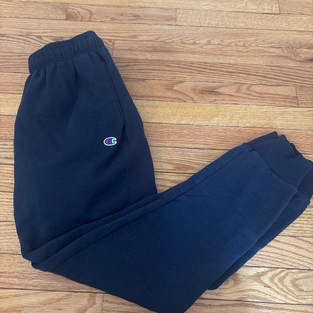 Men’s Champion navy jogger sweatpants - size M